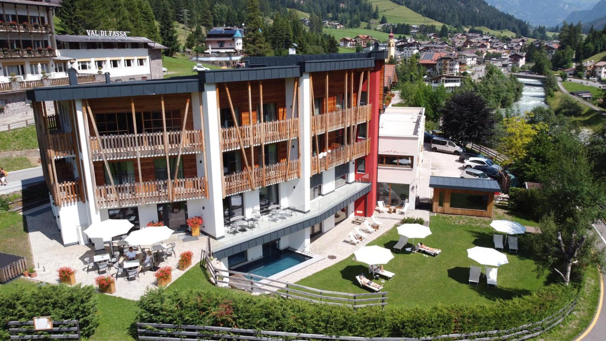 Hotel Miravalle Сорага Екстер'єр фото